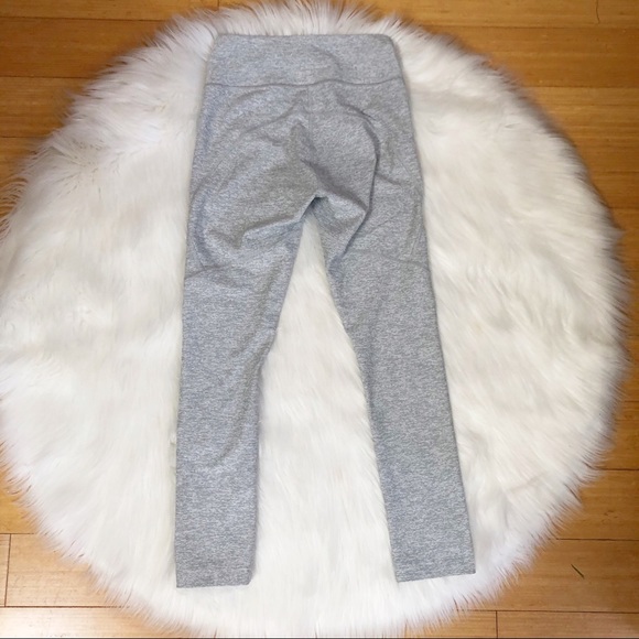 Outdoor Voices 3/4 Warm Up Leggings XS Dove - Picture 7 of 8